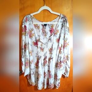 TORRID Shear Floral Ladies Blouse in hard to find Size 6